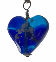 Load image into Gallery viewer, Petite Heart Pendant